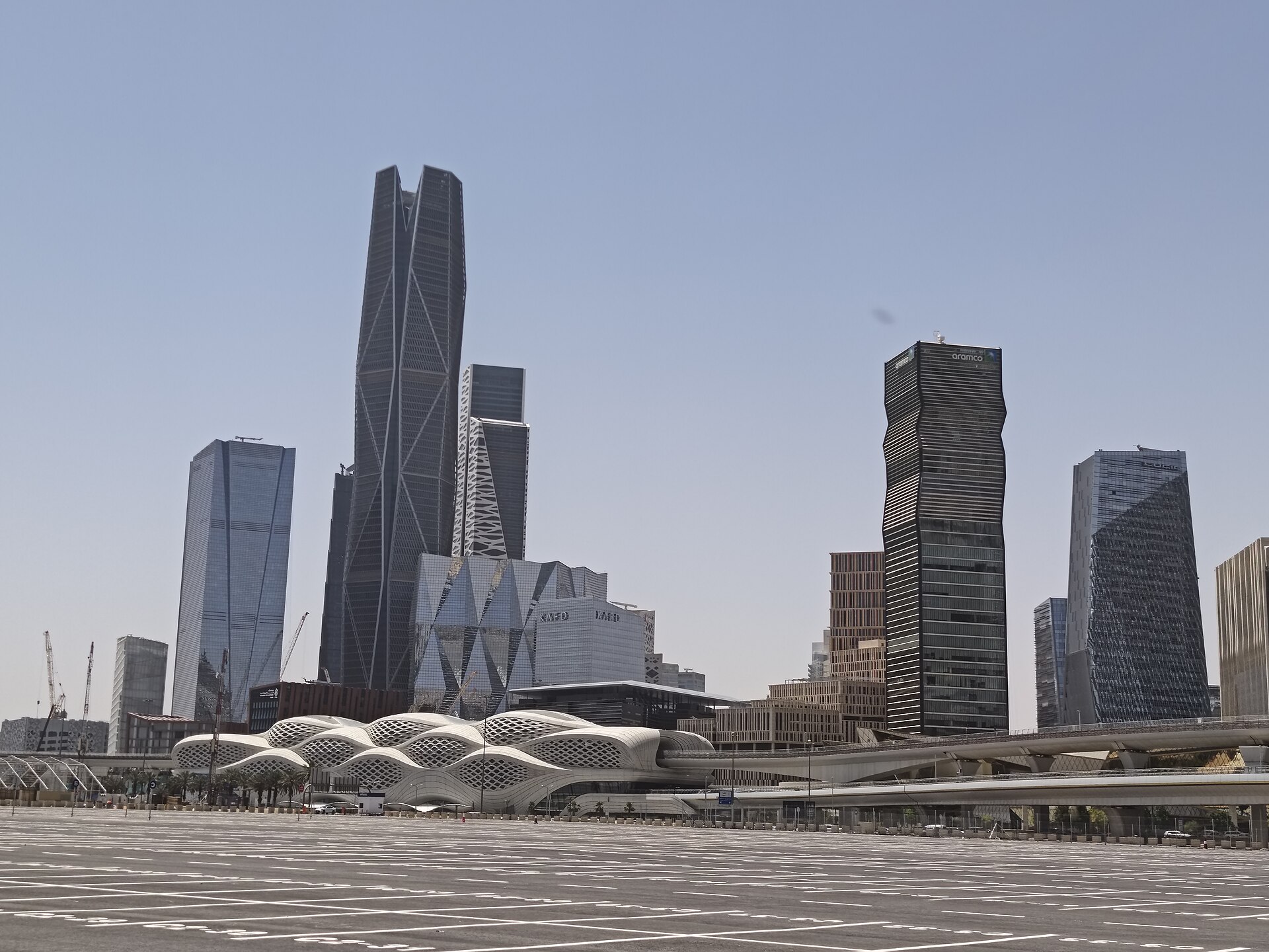 رجال الأعمال والمتاجر الكبرى