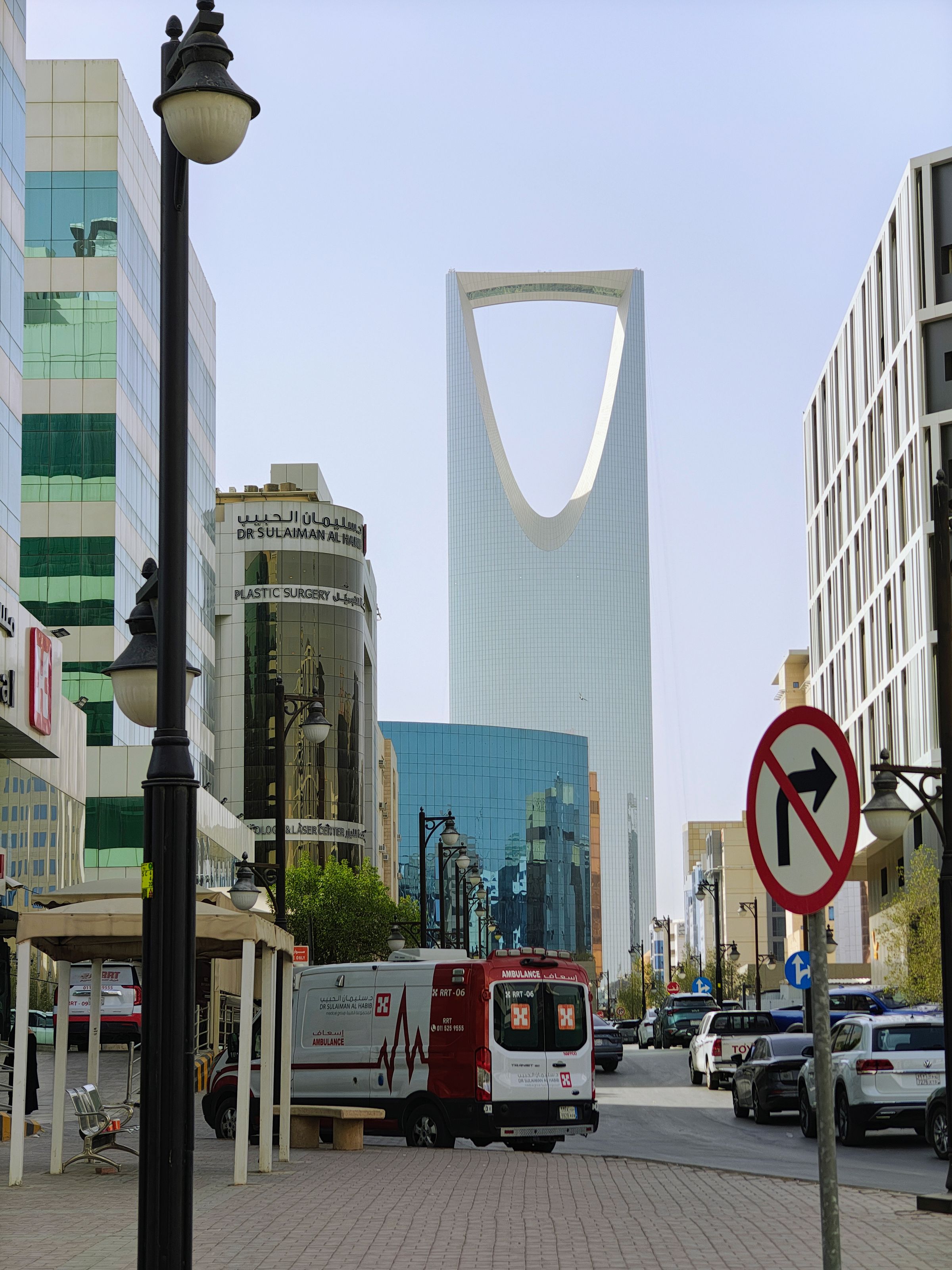 تواصل معنا